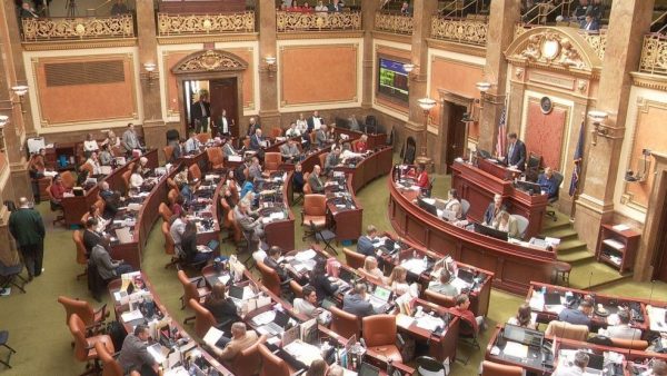 picture of utah legislator in session