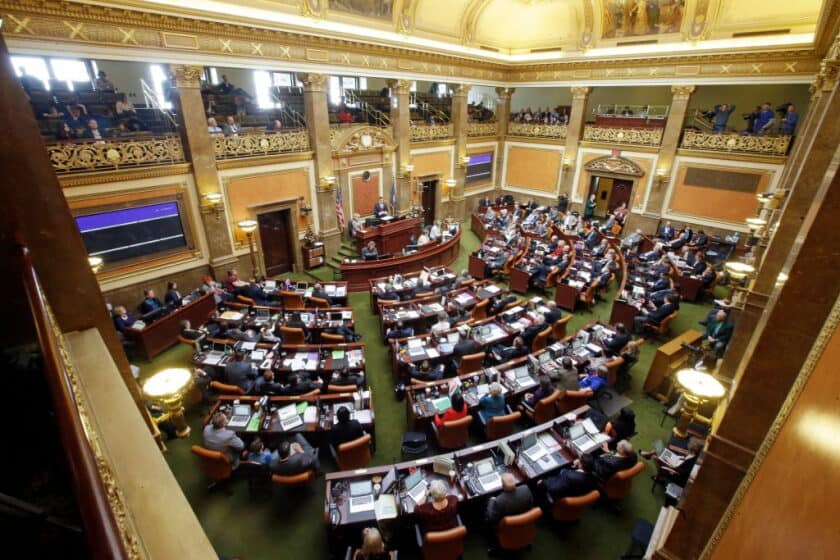 picture of utah legislature in session